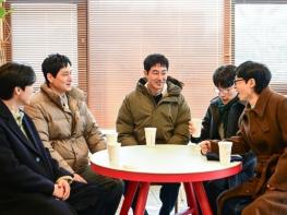 [SBS 틈만 나면,] 조인성-박해준-박정민, 사상 최강 3人 3色 틈 친구 출격! 박정민 '저는 화신이죠' 기사 이미지