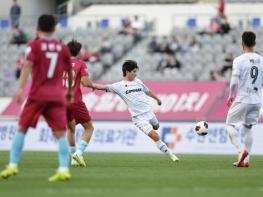 김해FC2008 용인FC에 1-4 패… 후반 맹공에도 결정력 아쉬워  기사 이미지