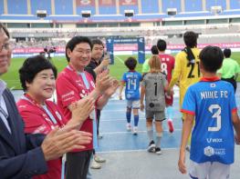 이상일 용인특례시장, 시민들과 용인FC 홈경기 관람 기사 이미지