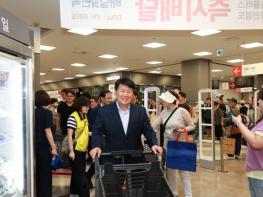 박형우 계양구청장, 재개장한 홈플러스 작전점 찾아 장보기 캠페인 동참 기사 이미지