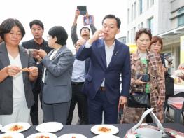 2026 수원꼬치페스타 개막, 5일까지 100여 종류 꼬치 만날 수 있다 기사 이미지
