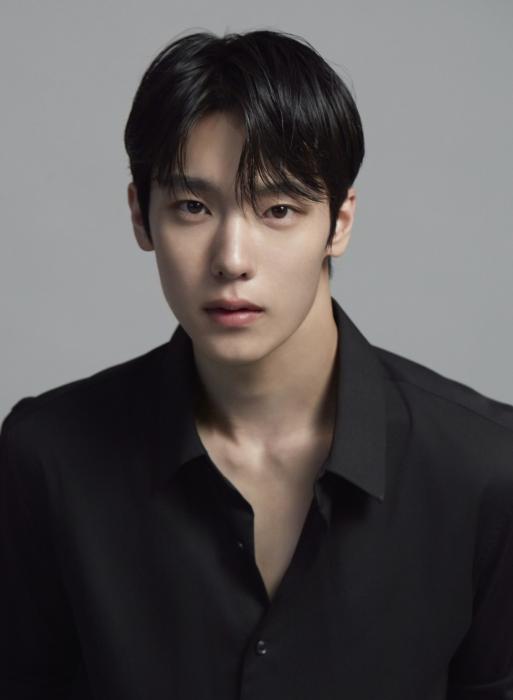 신예 한태하, 드라마 ‘내일도 출근!’으로 정식 데뷔!  훈훈한 비주얼+피지컬+다재다능한 매력!  첫 연기 행보 눈길! 기사 이미지