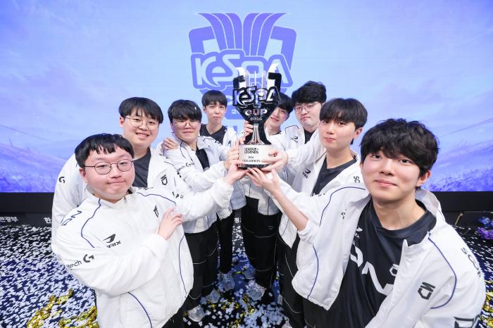 한화생명·T1 꺾고 농심까지 완파… 디엔 수퍼스, 2026 LoL KeSPA 컵 두 번째 정상 등극 기사 이미지