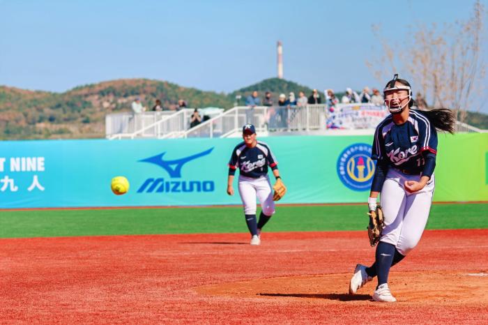 2회까지 9점 몰아쳤다…U-15 소프트볼, 홍콩 13-4 대파 기사 이미지